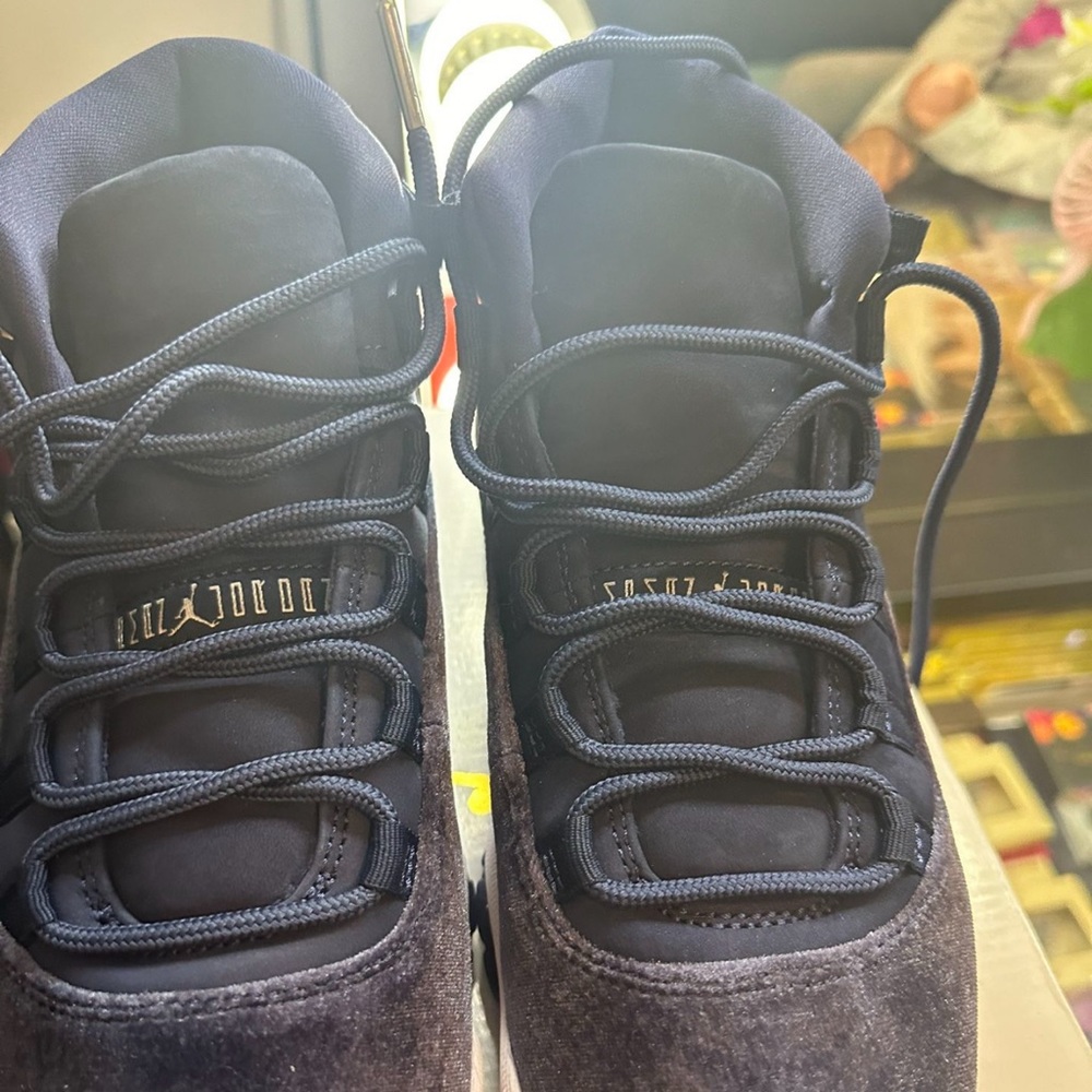 Air Jordan 11 Retro 'Midnight Navy Velvet'